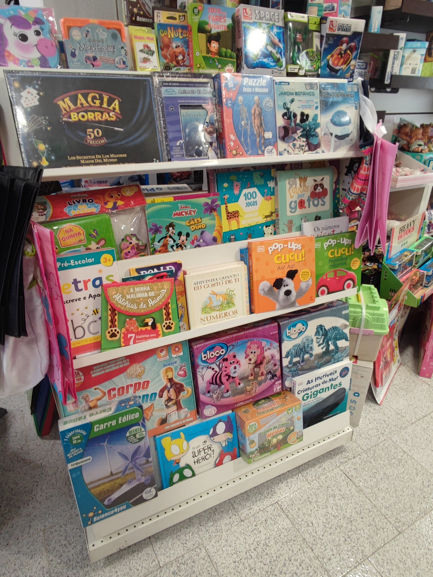 LIVROS, JOGOS, BRINQUEDOS