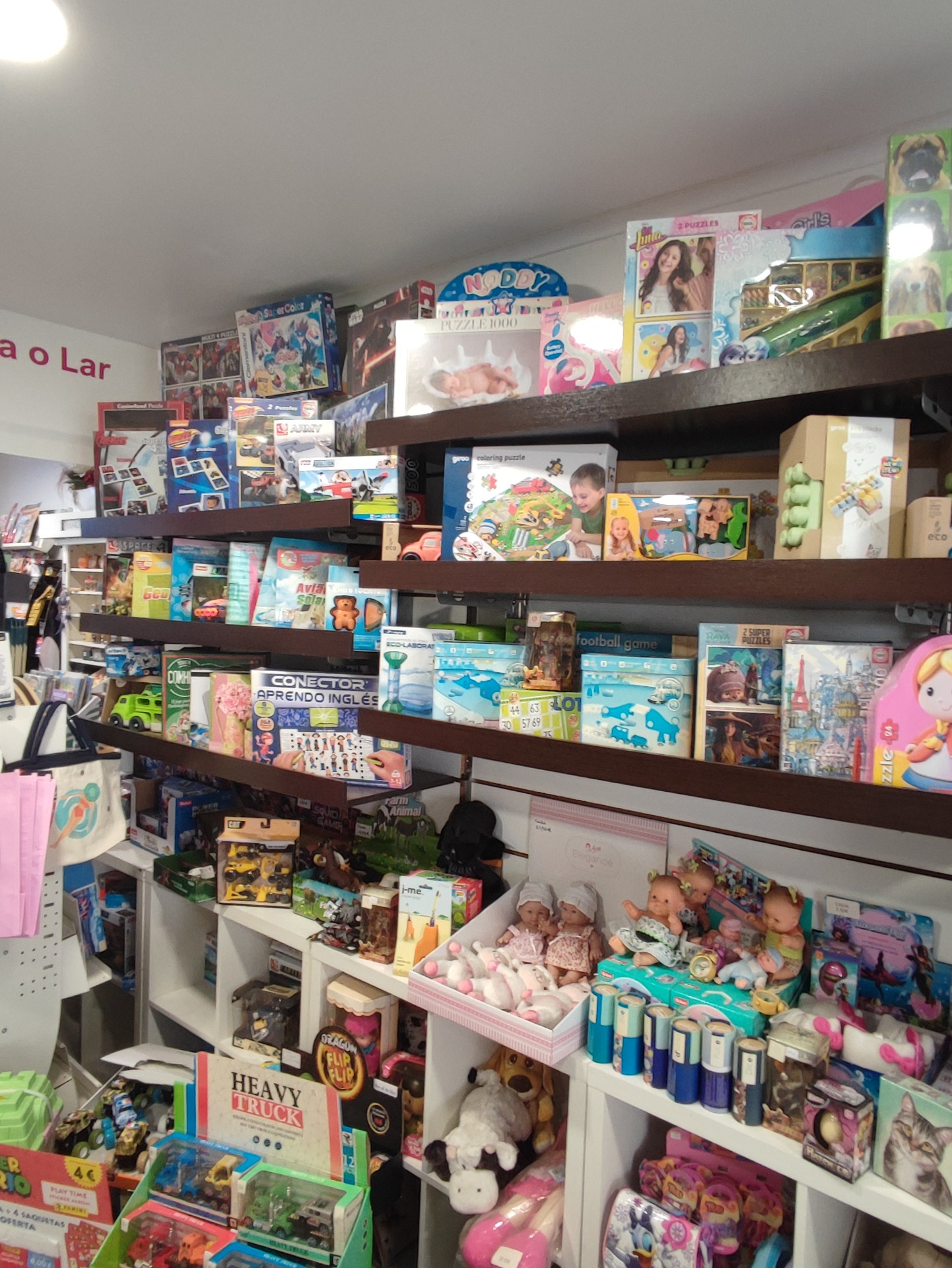 JOGOS, BRINQUEDOS; LIVROS