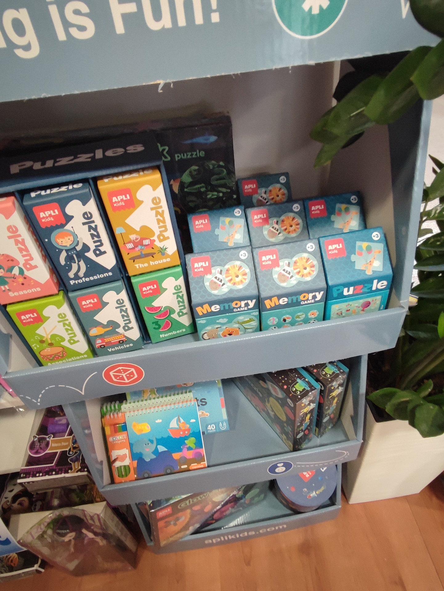 JOGOS E BRINQUEDOS