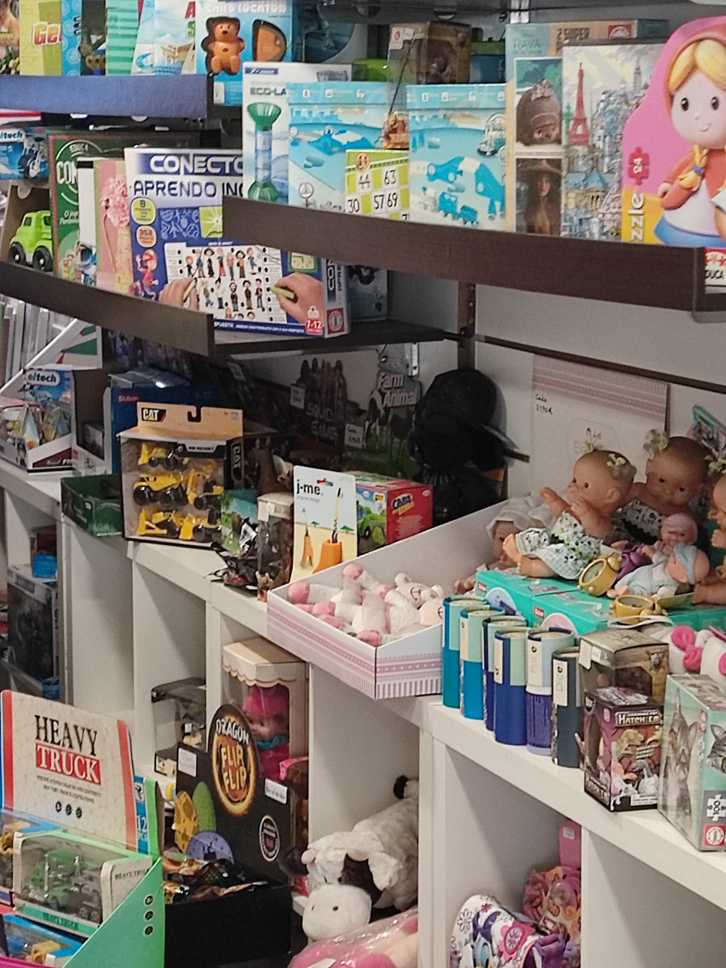 JOGOS E BRINQUEDOS
